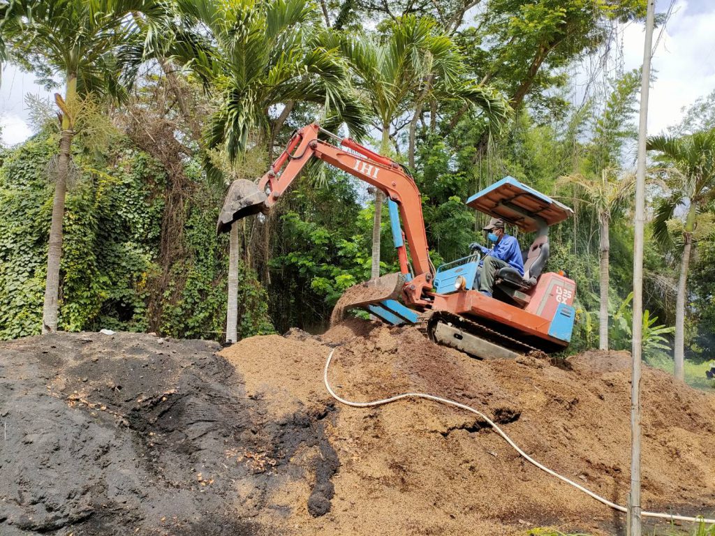 ผลิตปุ๋ยหมัก สำหรับใช้ประโยชน์ภายในศูนย์ฯ